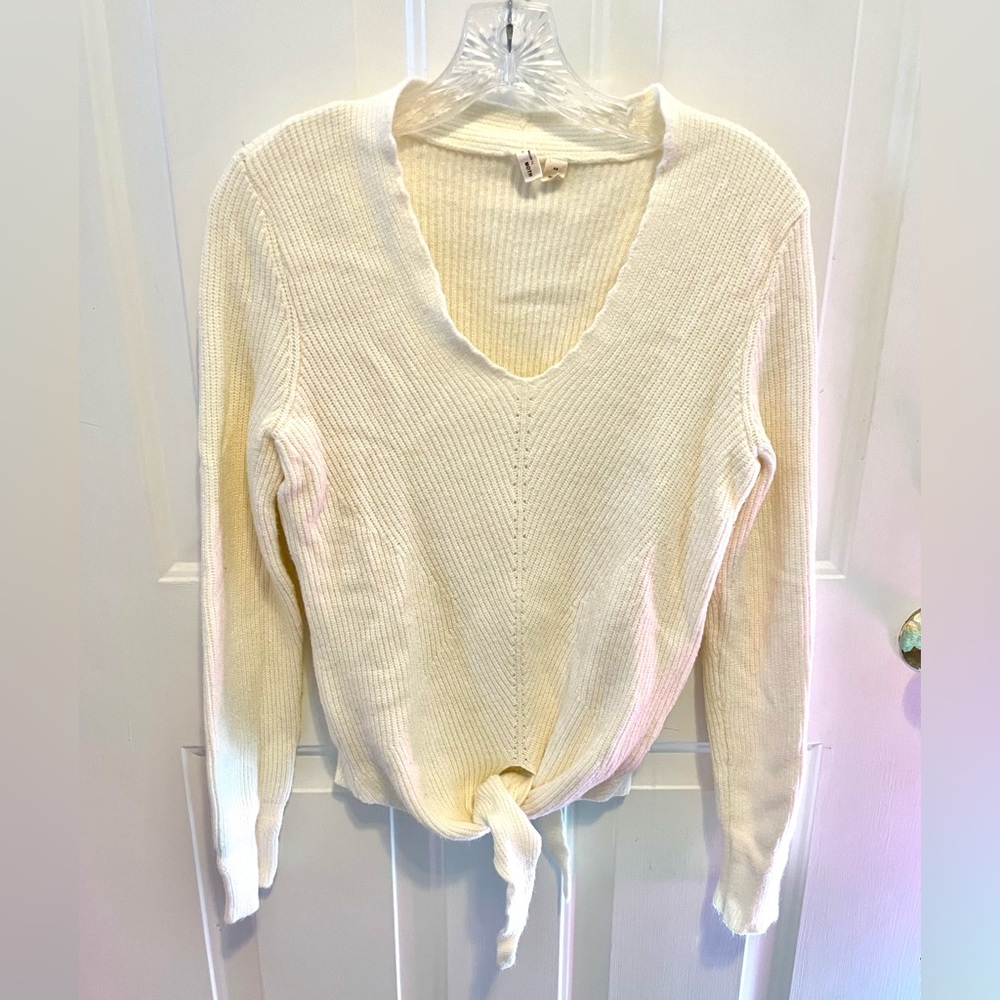 Moth by Anthropologie cream ribbed V-neck sweater with tie